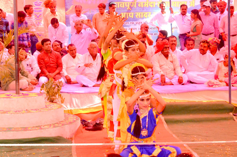 नर्मदा किनारे उत्सव 