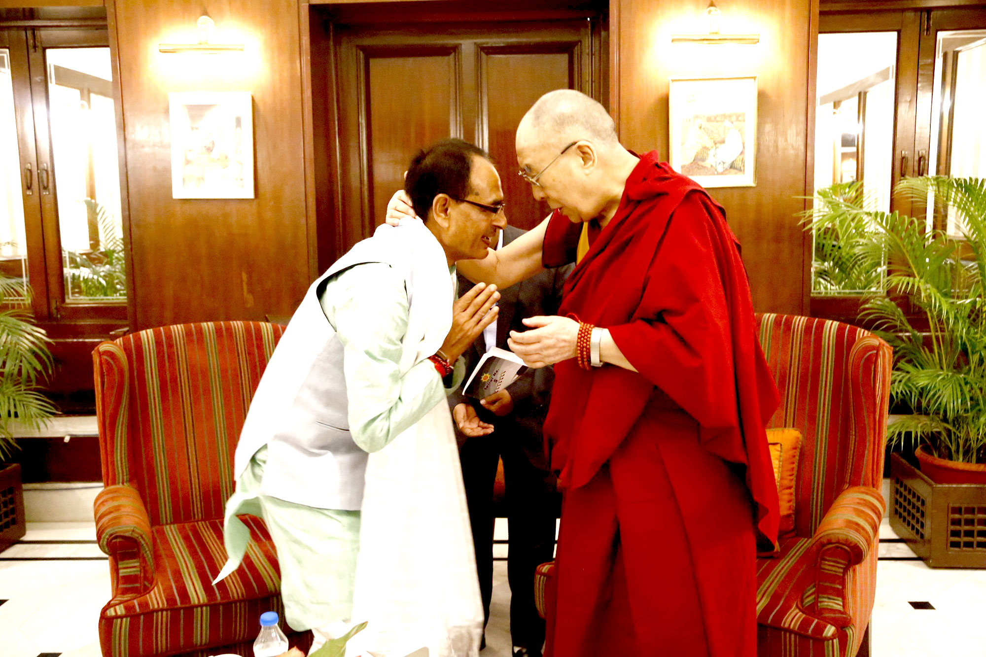 बौद्ध धर्म गुरू  लामा    