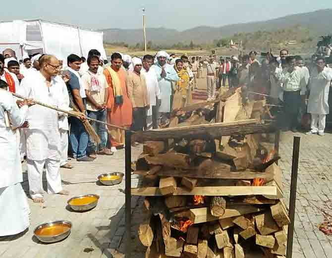  नर्मदा पुत्र अनिल माधव दवे 