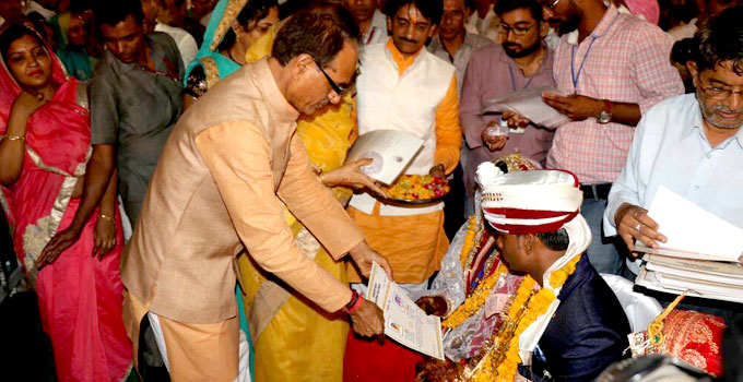  मुख्यमंत्री  शिवराज सिंह चौहान 