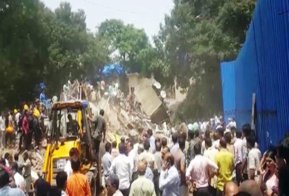 मुंबई में बिल्डिंग गिरी 