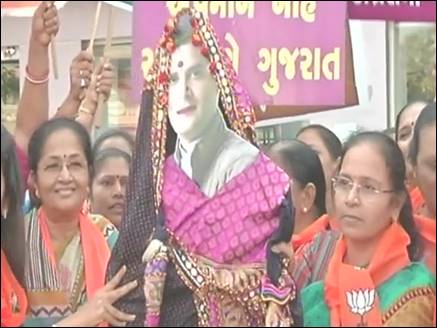 राहुल गांधी पहनाई साड़ी