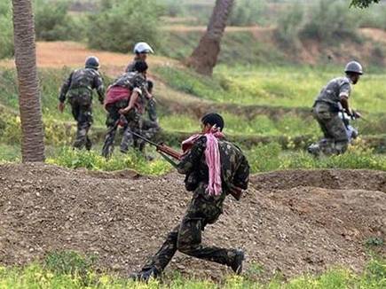 सामान छोड़कर भागे नक्सली 