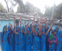 बीड़ी बनाने वाले हाथ अब बेल रहे खुशबू