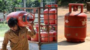 रसोई गैस सिलेंडर 52 रुपये महंगा हुआ 