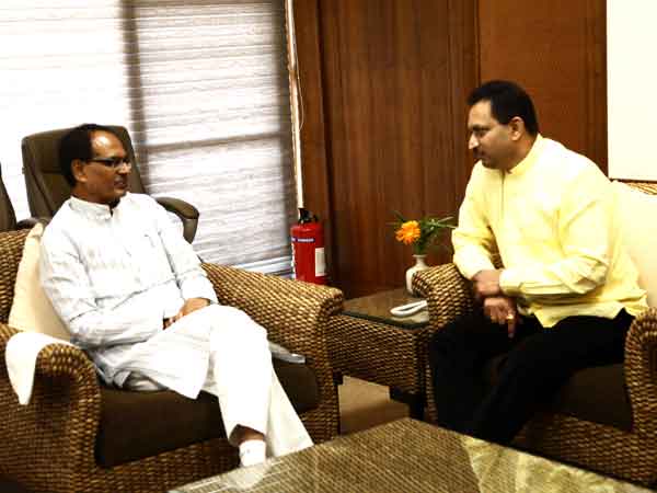 शिवराज सिंह चौहान से केंद्रीय राज्यमंत्री  हेगड़े ने की सौजन्य भेंट