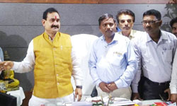 जनसम्पर्क मंत्री से मिले पत्रकार संगठन के प्रतिनिधि