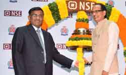 शिवराज ने घंटा बजाकर जारी किये इंदौर नगर निगम के बॉण्ड