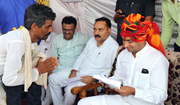 बंदरगढ़ा में "आपकी सरकार-आपके द्वार" शिविर में शामिल हुए नगरीय विकास मंत्री