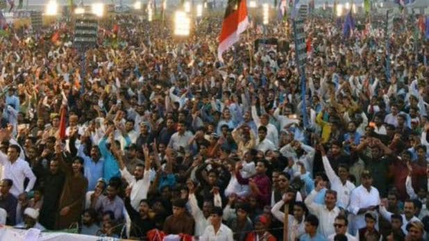 इमरान संकट में