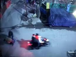 indore,Outside the house, crooks ran away ,carrying a bag, full of jewelery 