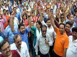 bhopal,  second day, 22 thousand, bank employees, on strike, locks are hanging, seven bank branches