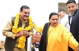 bhopal, Uma Bharti ,reaches BJP office, praises VD Sharma , tilak fiercely