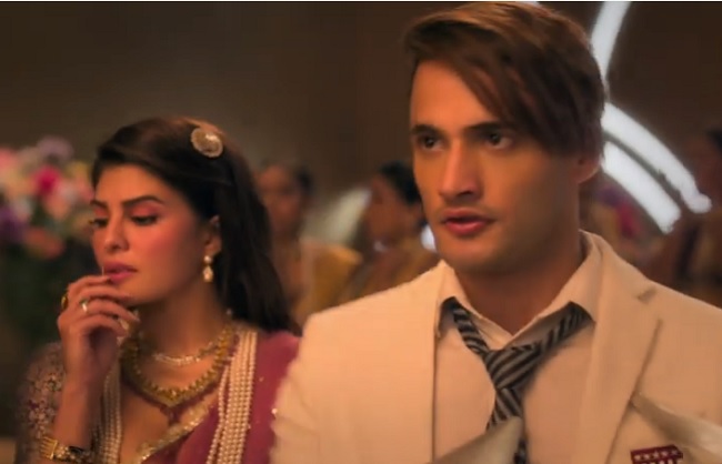 mumbai, Jacqueline Fernandes, Asim Riaz, first music video Song, Mere Angne