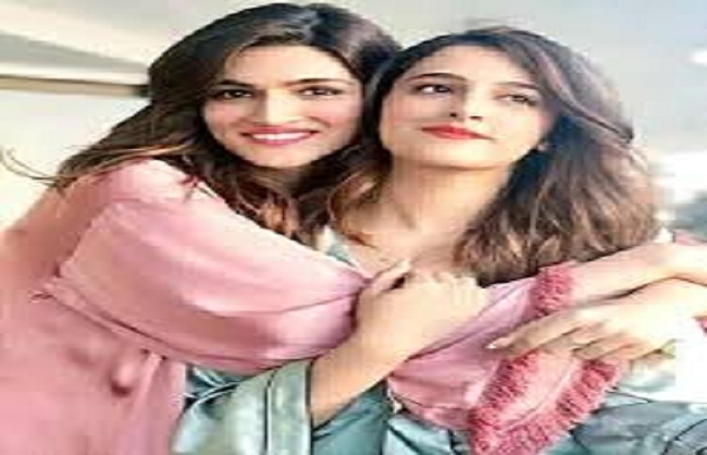 mumbai, Nupur Senon, reciting poem, sitting on swing chair, video viral , social media