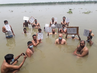 up, media persons , rampage demonstration, against oppression