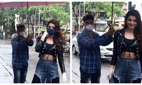 mumbai, Actress Urvashi Rautela ,trolled, social distancing, fans expressed, displeasure