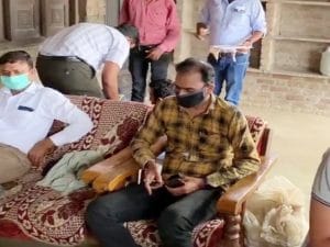 ujjain, Patwari ,red handed ,arrested ,taking bribe , five thousand rupees