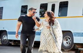 mumbai, Ajay Devgan, wishes Kajol , happy birthday ,sharing, romantic photo