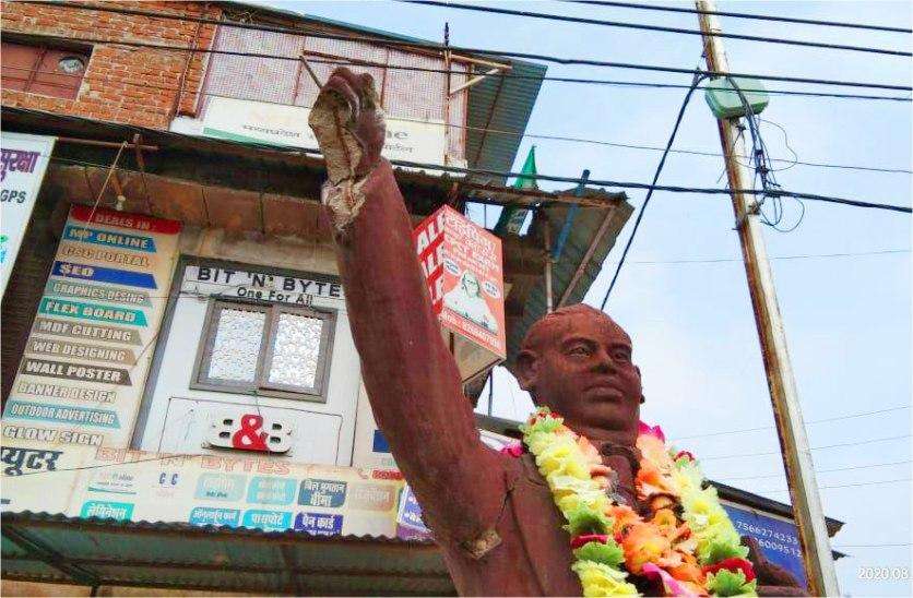 Shivpuri, Unidentified youth ,damaged Ambedkar statue , Pichore, case registered