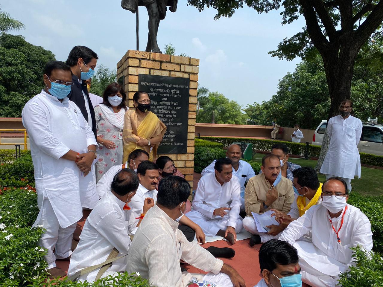 bhopal, MLA Sunita Patel , protest assembly, demanding removal of ASP