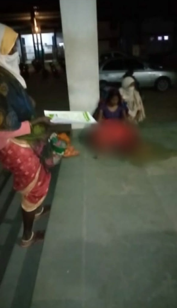 Betul, Ambulance left ,pregnant woman ,district hospital gate, delivery 