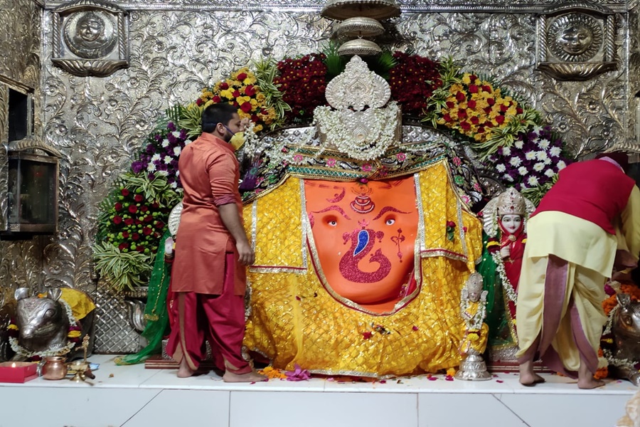 indore,first day year, crowds thronged temples, Mahakal and Khajrana