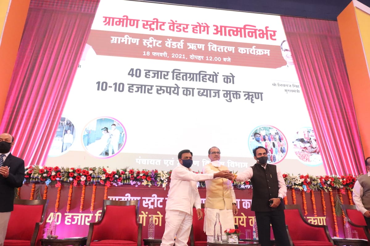 bhopal,More schemes, like street vendors ,poor self-reliant, Shivraj