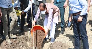 bhopal,Chief Minister Chouhan, planted sapterpani ,smart park
