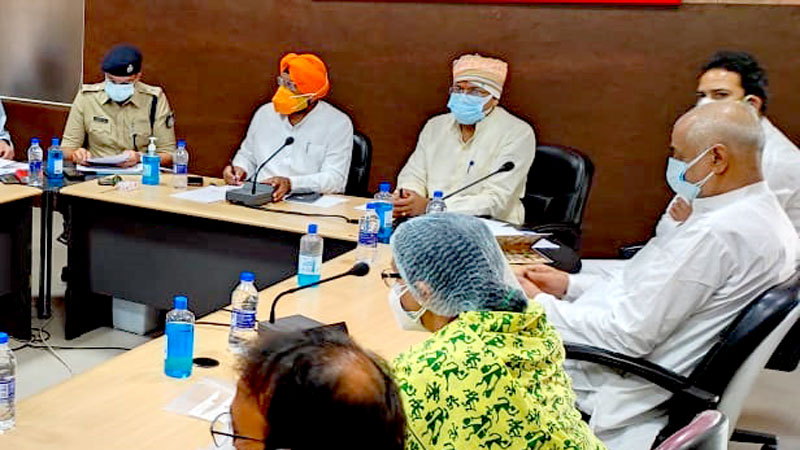 bhopal, Minister Dung ,reviews oxygen, injection vaccination availability