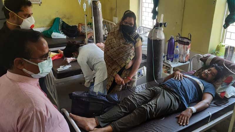 bhopal, Minister of State visits ,Mungavali Hospital ,gets patients