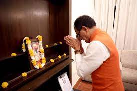 bhopal, Chief Minister Chouhan, pays tribute