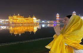 mumbai,  Kiara Advani ,bowed down , Sri Harimandir Sahib