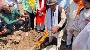 morena,Union Minister Tomar, Shramdaan,pond construction work