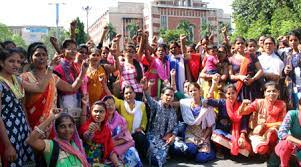 anm karmchari bhopal swasth mantri prabhuram choudhary bangle ka gherav 