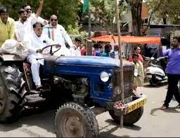 cm shivraj singh chouhan khilone  siyasat pc sharma congress