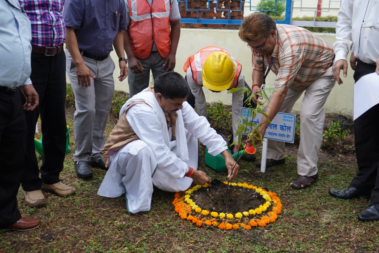 एनटीपीसी  बालिका सशक्तिकरण समापन समारोह  राज्य सभा सांसद श्री राम शकल और लोक सभा सांसद पकौड़ी लाल कोल