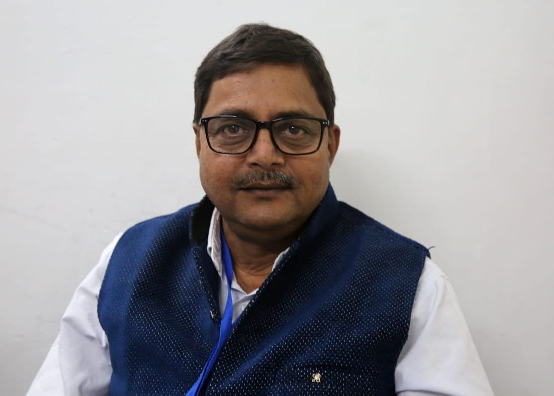 बाऱूद के ढेर पर अगरबत्ती सुलगाती राजनीति