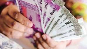 नगर परिषद निवाड़ी में मिठाई के डिब्बे में नोट बांटे