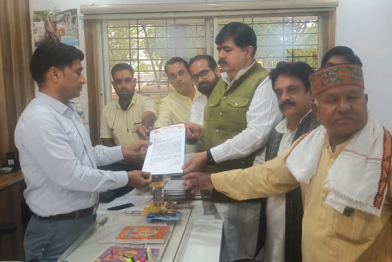 लीना मणिमेकलाई के खिलाफ एफआईआर