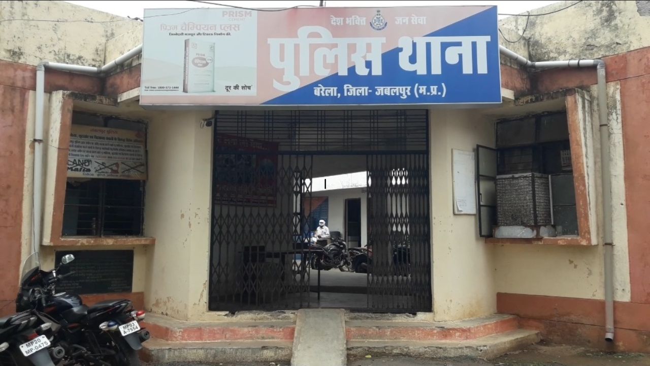 सरकारी स्कूल में महिला शिक्षक की पिटाई