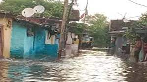 भारी बारिश के चलते कई इलाकों मे भरा पानी