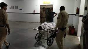 मोटरसाइकिल लूट कर फरार