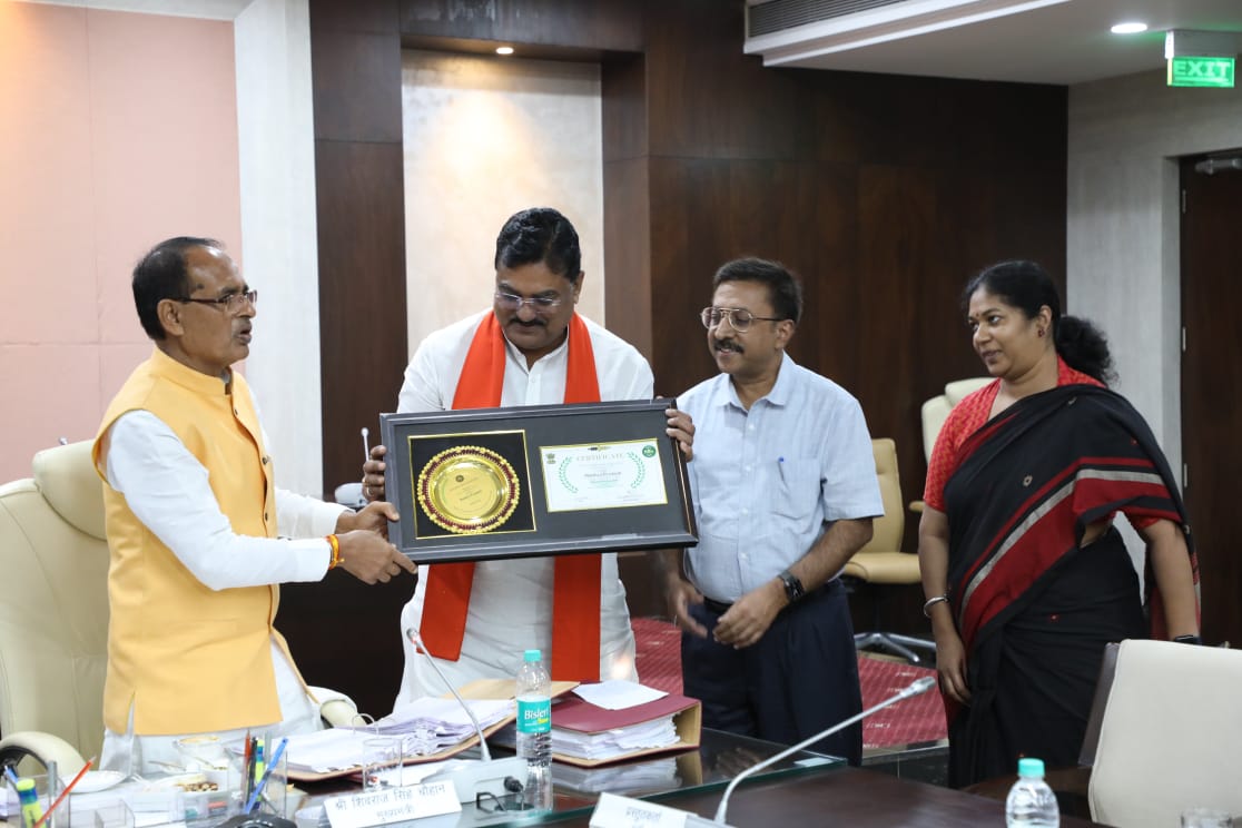 एग्री. इंफ्रा. फंड में बेस्ट परफॉर्मिंग स्टेट का सर्टिफ़िकेट