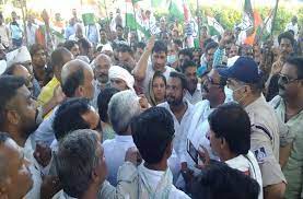 बिजली समस्या को लेकर विरोध प्रदर्शन