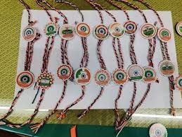 देशभक्ति का संदेश दे रहीं तिरंगा वाली राखियां