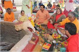 पीतांबरा की नगरी में पार्थिव शिवलिंग निर्माण