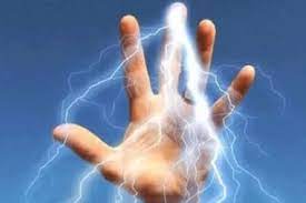 खेत पर काम कर रहे दंपत्ति के साथ क्या हुआ