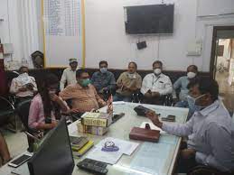 अध‍िकारी नदारद पार्षद ने लगवाए लापता के पोस्‍टर 