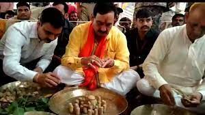 गृह मंत्री ने किया पार्थिव शिवलिंग निर्माण